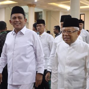 Gubernur Ansar Khotib Sholat Jumat Dihadapan Wapres RI di Masjid Agung Al Hikmah 