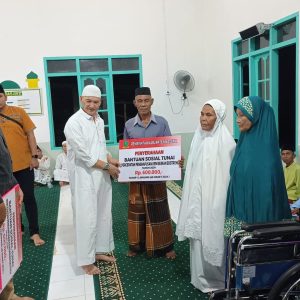 Rodhial Huda Safari Ramadhan dan Serahkan Bantuan di Kecamatan Pulau Tiga