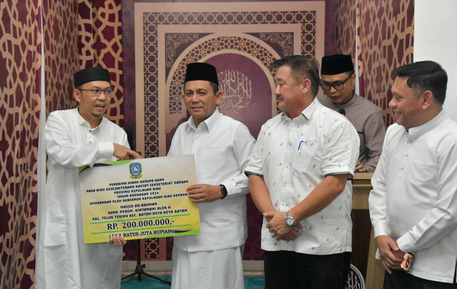 Safari Ramadhan Ke-8, Gubernur Ansar Sholat Tarawih di Masjid Ar-Rahman Batam