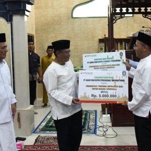 Safari Ramadhan di Kabupaten Karimun, Ansar Serahkan Sejumlah Bantuan