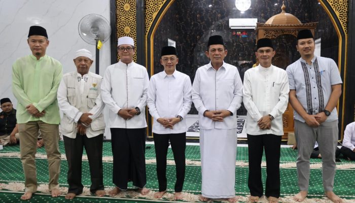 Safari Ramadhan Ke-9, Gubernur Ansar Buka Bersama Dan Serahkan Bantuan Masjid Nurussa’adah Rp57 Juta