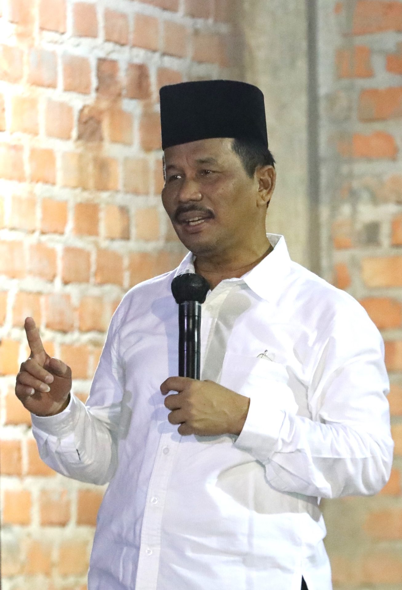 Safari Ramadhan di Masjid Bukrota Wa Ashila, Muhammad Rudi Serahkan Bantuan 200 Juta