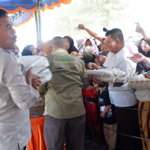 Mudahkan Warga Berbelanja, DKP2KH Kepri Gelar GPM Di Pantai Piwang Natuna