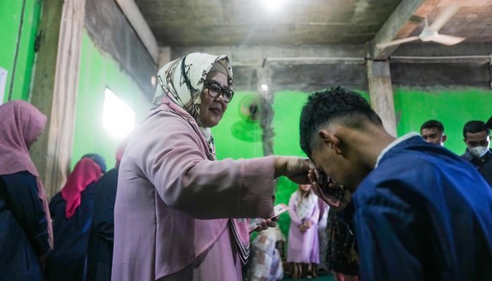 Ketua Umum Pikori BP Batam Serahkan Bantuan Sembako Untuk Masyarakat
