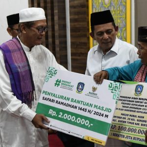 Safari Ramadhan di Masjid Nurul Huda Bintan, Gubernur Ansar Serahkan Bantuan Rp102 juta