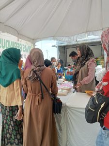 Sembako Murah di Kampoeng Ramadhan Pelataran Tugu Sirih Diserbu Warga