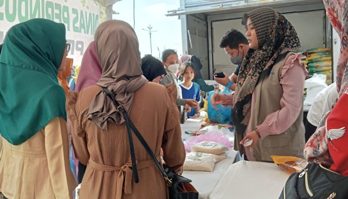 Sembako Murah di Kampoeng Ramadhan Pelataran Tugu Sirih Diserbu Warga  