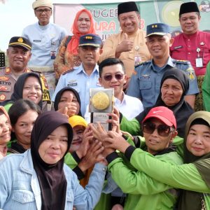Petugas Kebersihan Suka Cita Sambut Piala Adipura Ke-17 di Kota Tanjungpinang