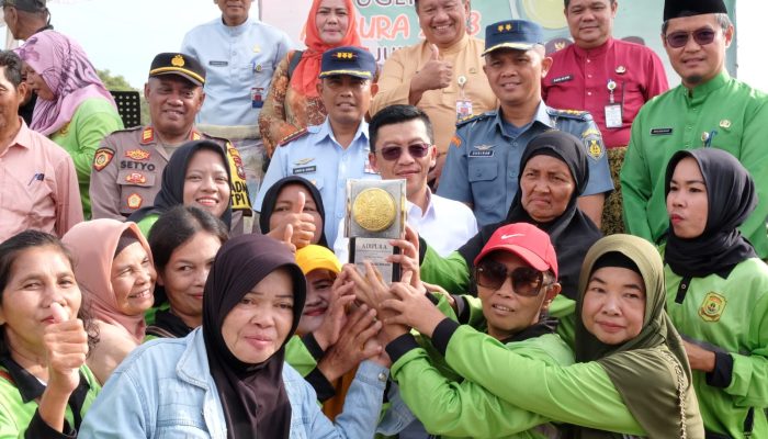Petugas Kebersihan Suka Cita Sambut Piala Adipura Ke-17 di Kota Tanjungpinang