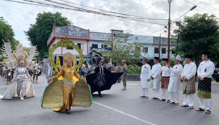 Masyarakat Antusias Saksikan Pawai Ta’aruf MTQH Ke XVIII di Kawasan Bincen 