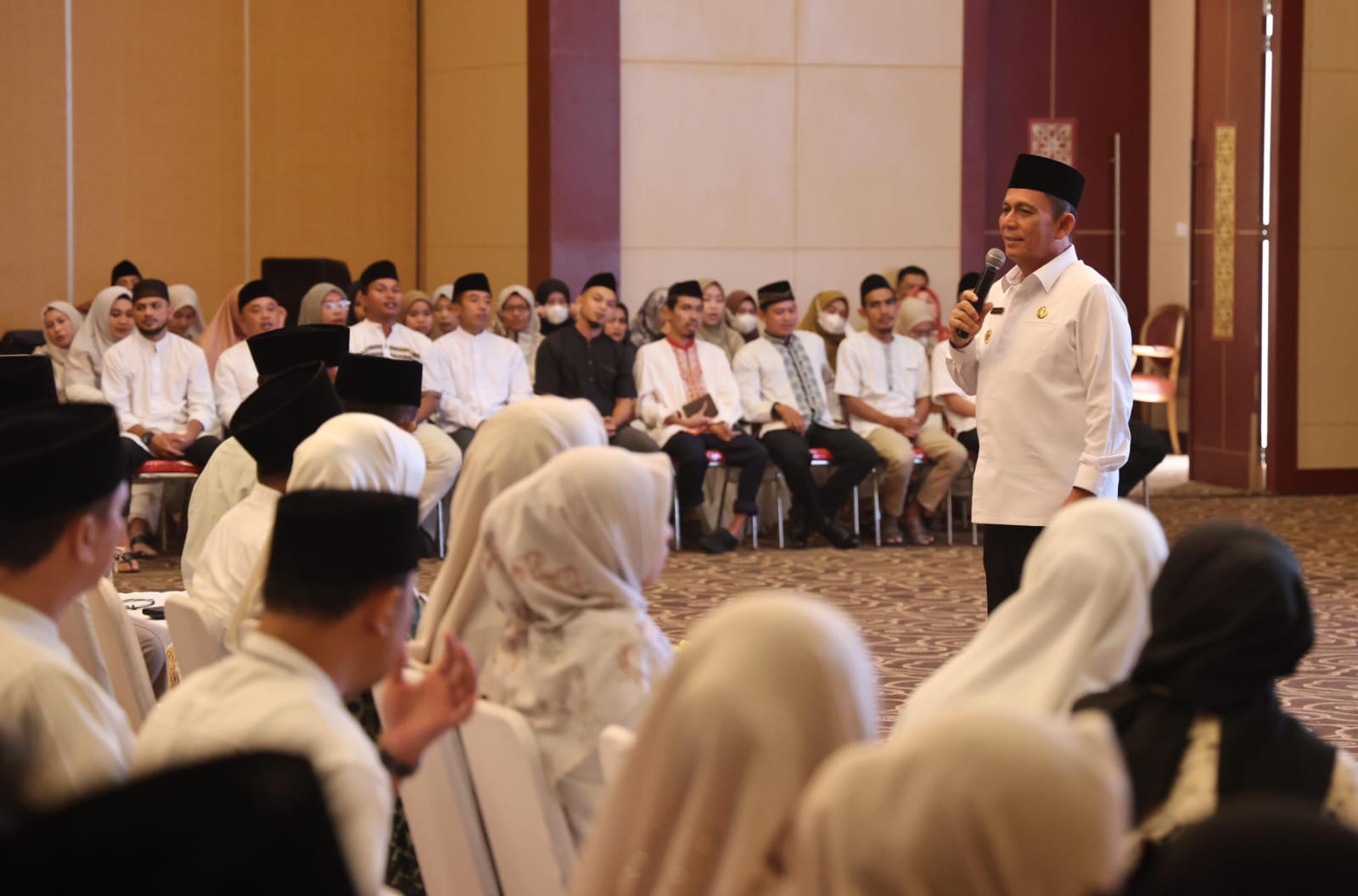 Gubernur Ansar Silaturahmi Bersama Pegawai, Petugas Kebersihan dan Taman Biro Umum Kepri