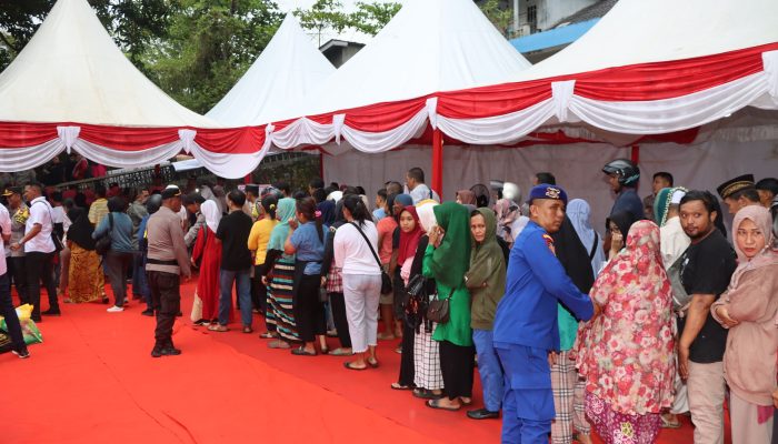 Masyarakat Antusias Ikuti Pembagian Takjil Gratis dan Pasar Murah Digelar Polda Kepri 
