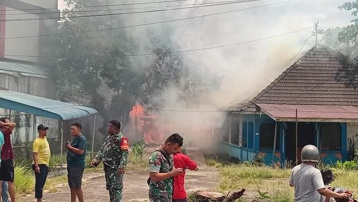 Kebakaran Rumah, Arus Lalin Di Km 3 Tanjungpinang Dialihkan Masuk Tanjung Unggat