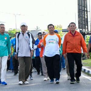 Reuni SMAN 2, Gubernur Ansar Melepas Jalan Santai Ilunisda Tanjungpinang