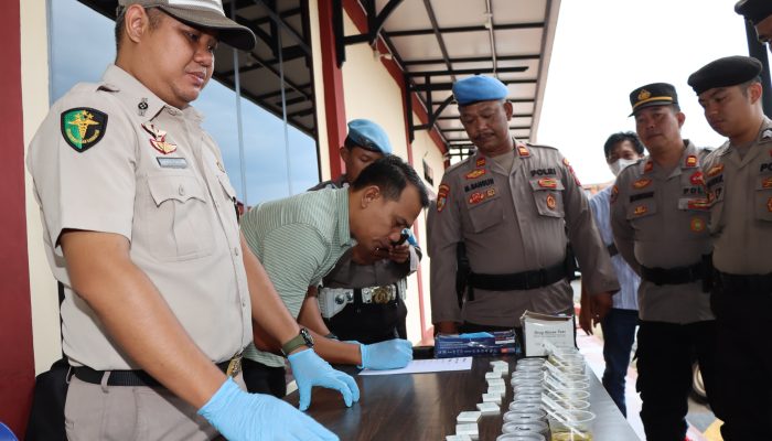 Personil Polresta Tanjungpinang dan Polsek Jajaran Lakukan Cek Urine