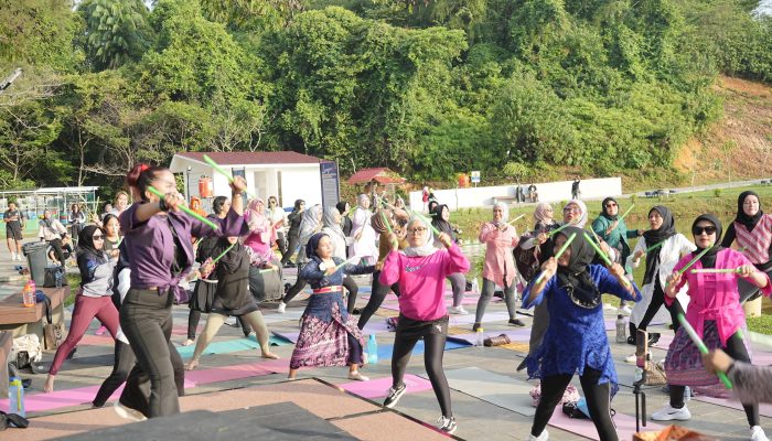 Peringati Hari Kartini, BP Batam Gelar Senam Pound Fit di Taman Kolam Sekupang