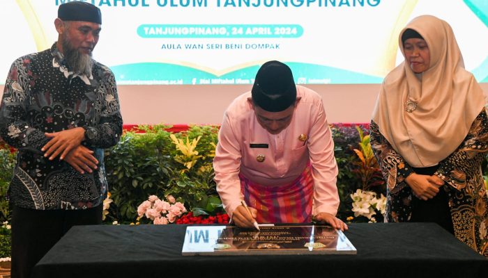 STAI Miftahul Ulum Resmi Jadi Institut, Gubernur Ansar : Tingkatkan Kualitas Institusi