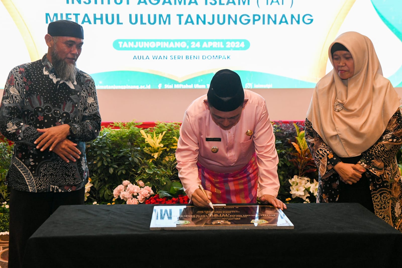 STAI Miftahul Ulum Resmi Jadi Institut, Gubernur Ansar : Tingkatkan Kualitas Institusi