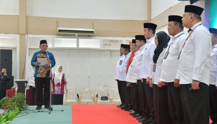 Lantik PPIH Embarkasi Batam, Gubernur Ansar: Berikan Pelayanan Prima Jamaah Haji