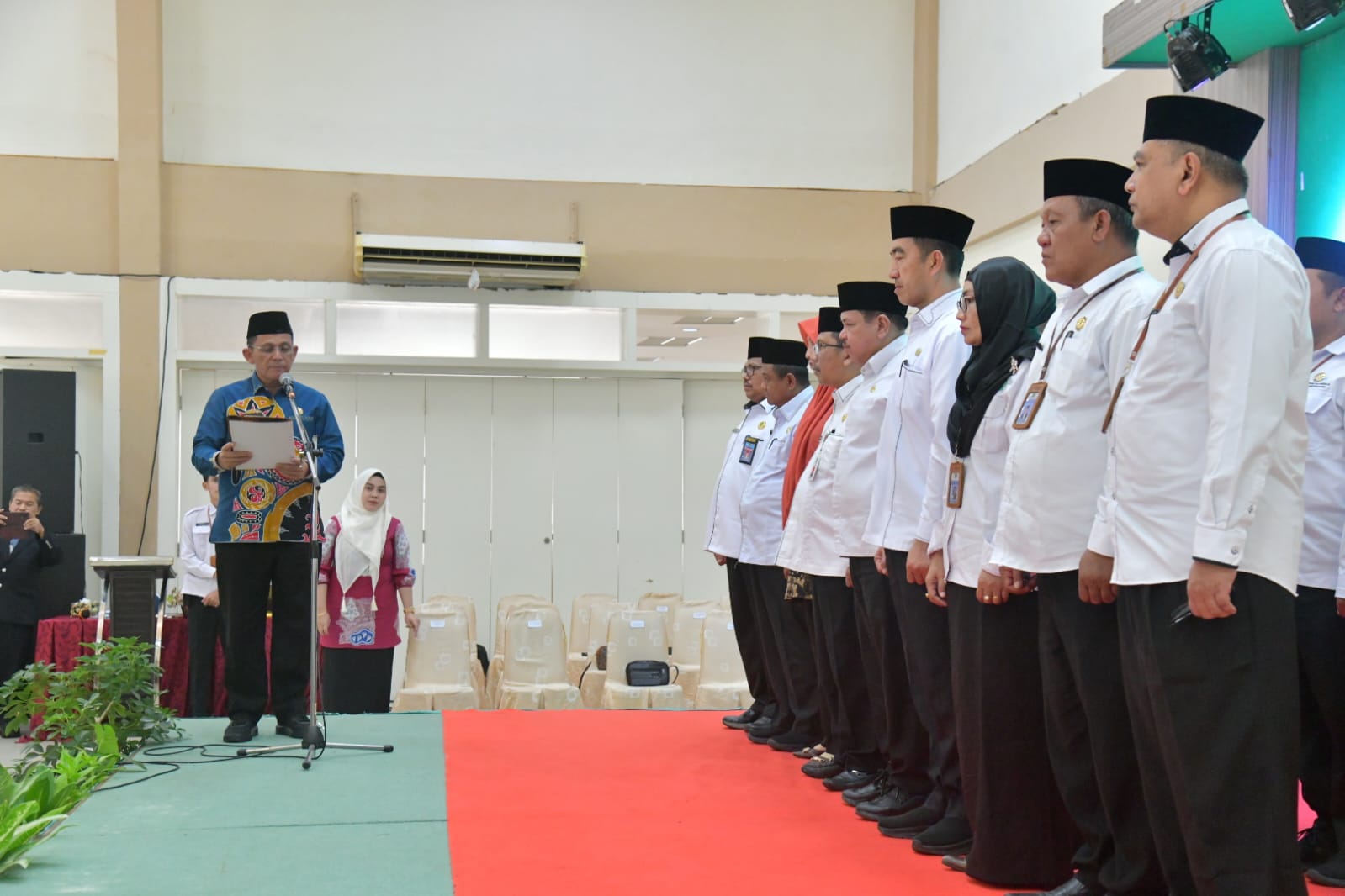 Lantik PPIH Embarkasi Batam, Gubernur Ansar: Berikan Pelayanan Prima Jamaah Haji