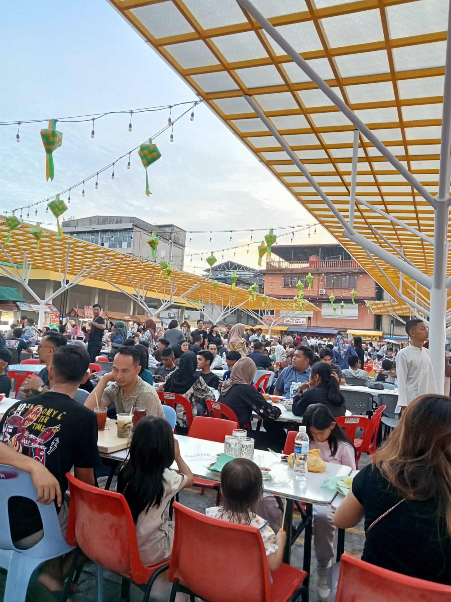 Tempat Favorit Berbuka Puasa, Akau Potong Lembu Tanjungpinang Dipadati Pengunjung 