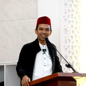 Ustadz Abdul Somad Isi Tausiyah di Masjid BJ Habibie BP Batam