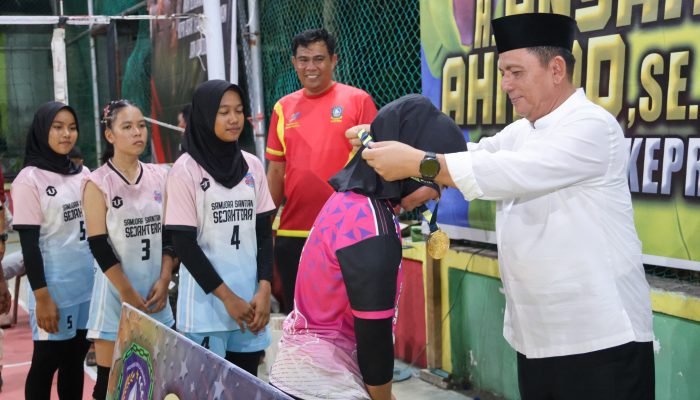 Gubernur Ansar Tutup Turnamen Voli Putri U-23 Gubernur Cup Zona Anambas 