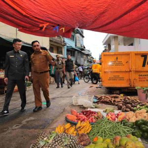 Pemko Tanjungpinang Tertibkan PKL di Trotoar Untuk Berjualan Di Pasar Encik Puan Perak 