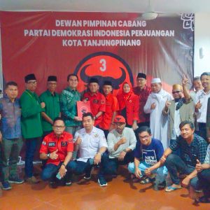 Momon Faulanda Kembalikan Formulir Pendaftaran Balon Pilkada di PDIP