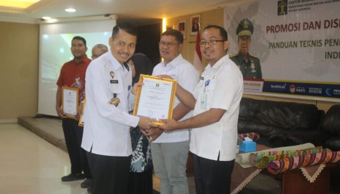 Dinas Pendidikan Dan Kebudayaan Natuna Terima Penghargaan Kemenkum HAM Kepri