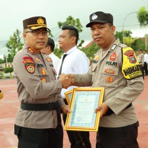 Hari Kebangkitan Nasional 2024, Kapolres Bintan Berikan Penghargaan 4 Personil Berprestasi