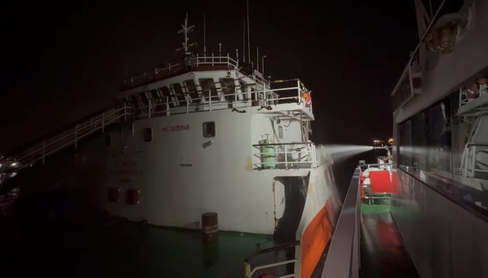 Kapal Kargo SPOB Jeanita Terbakar di Perairan Bintan