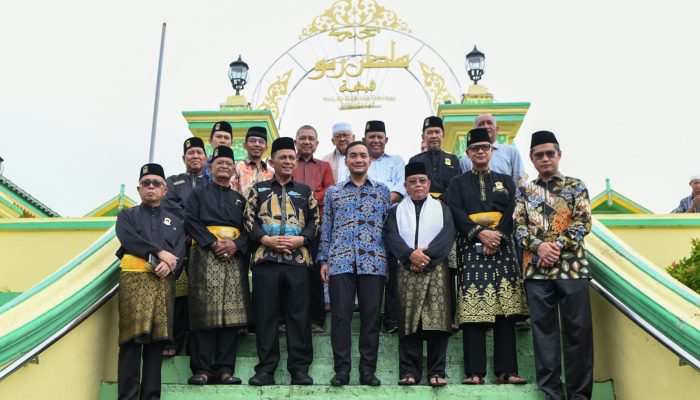 Gubernur Ansar Dan Menteri Besar Johor Jelajahi Keindahan dan Sejarah Pulau Penyengat