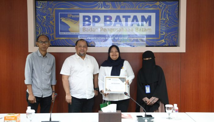 Tim Ekskul Jurnalistik SMA IT Imam Syafi’i Pelajari Ilmu Kehumasan di BP Batam