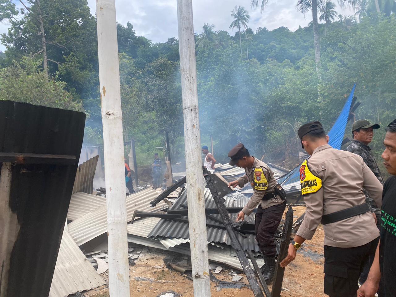 Kantor PT. Kisna Jaya Anambas Terbakar, Diawali Munculnya Api Dari Meteran Listrik  