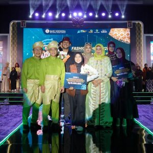 Fashion Show Fesyar Sumatera 2024 Perkenalkan Berbagai Wastra Indonesia