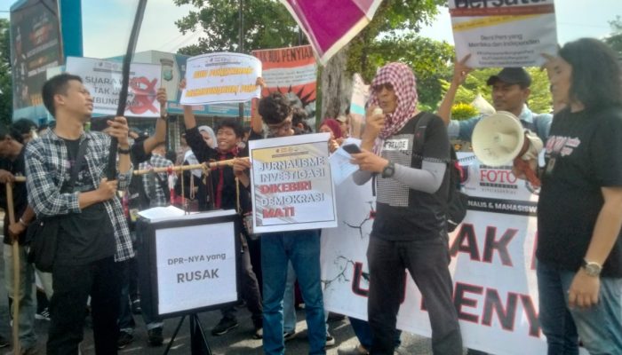 Koalisi Jurnalis dan Mahasiswa Tanjungpinang – Bintan Gelar  Unjuk Rasa Tolak RUU Penyiaran