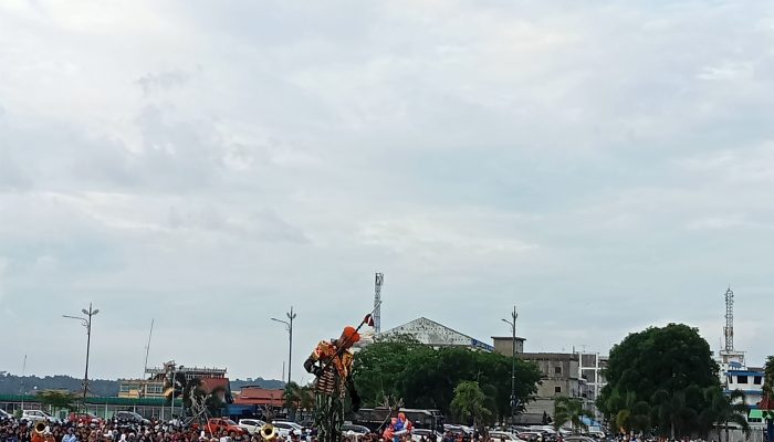 Masyarakat Tanjungpinang Antusias Saksikan Atraksi Drum Band Taruna TNI AU