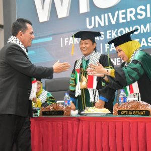 Gubernur Ansar Hadiri Sidang Senat Terbuka Wisuda X Universitas Ibnu Sina Tahun 2024