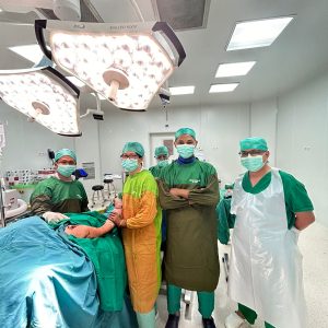 dr. C Rayhan Cein Sukses Operasi Perdana Shoulder Hemiarthroplasty di RSUD RAT
