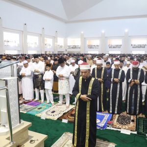 Muhammad Rudi Bersama Jajaran Tunaikan Sholat Idul Adha di Masjid Sultan Mahmud Riayat Syah
