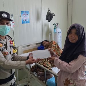 Kapolres Kepulauan Anambas Salurkan Bansos Kepada Pasien Penderita Penyakit Kusta