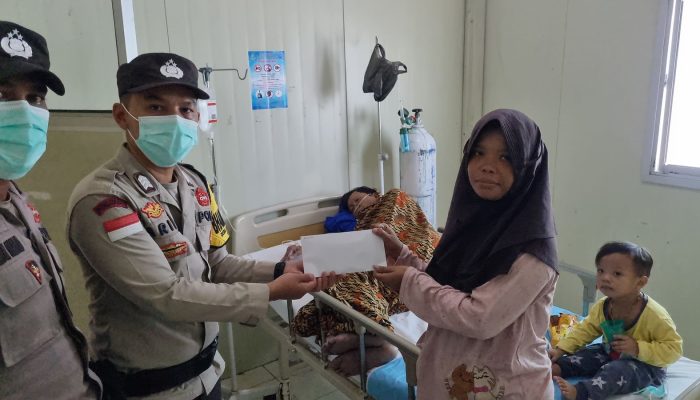 Kapolres Kepulauan Anambas Salurkan Bansos Kepada Pasien Penderita Penyakit Kusta