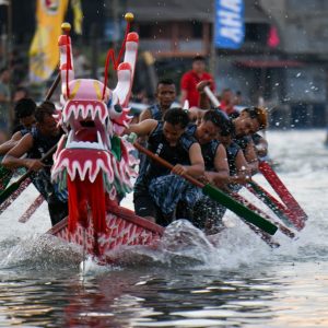 Tradisi Lomba Perahu Naga Daya Tarik Andalan Wisata Bahari Tanjungpinang 