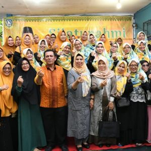 Silaturahmi di Perum Pancur Biru, Gubernur Ansar Serahkan Bantuan Revitalisasi Fasum Rp360 Juta 