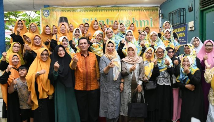 Silaturahmi di Perum Pancur Biru, Gubernur Ansar Serahkan Bantuan Revitalisasi Fasum Rp360 Juta 