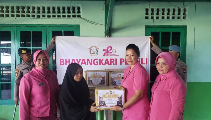 Sambut HUT Bhayangkara ke-78, Polsek Tanjungpinang Barat Serahkan Bansos di Panti Asuhan