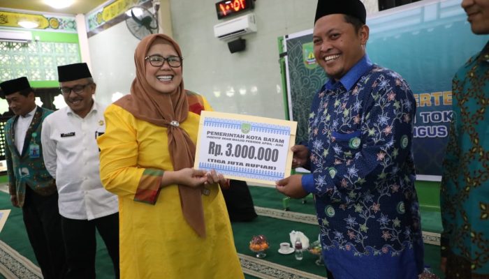 Serahkan Dana Insentif, Marlin Agustina Apresiasi Peran Tokoh Agama Wujudkan Batam Kota Madani