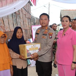 Polresta Tanjungpinang Revitalisasi Air Bersih dan Bagikan Sembako di Kelurahan Tanjung Unggat