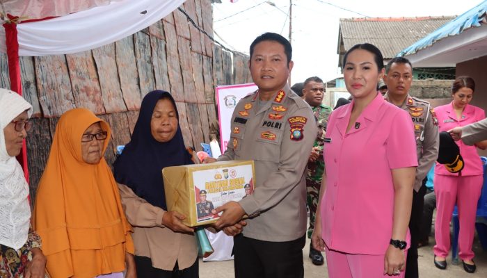 Polresta Tanjungpinang Revitalisasi Air Bersih dan Bagikan Sembako di Kelurahan Tanjung Unggat